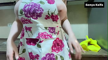 Big ass mommy getting fuck in standing doggy position in kitchen