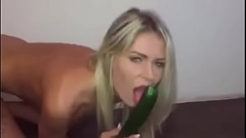 Claudia macc pee Claudia macc pee