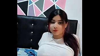 Actriz porno le da una gran mamada a su padrastro casero real