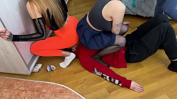 Farting instead of air for a slave from four mistresses