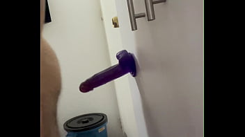 Jugando con mi dildo