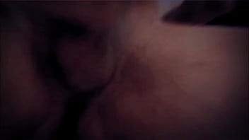 Arriva il figliastro col cazzo grosso trova le mutandine della matrigna e si sega nel suo salone rischiando di essere scoperto geme e gode con una sborrata da ingoio