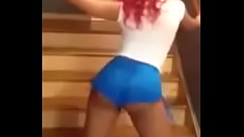 Big sexy ass shaking hard