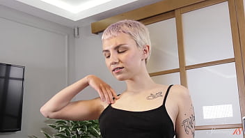 Teen perv bramblebee is drilling herself to please her horniness