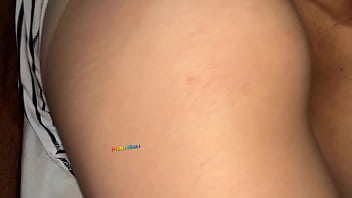 Encuentro a mi vecinita esperando a su marido la comienzo a tocar y se moja bien rico video completo en red