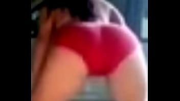 Novinha dançando funk rica pelada