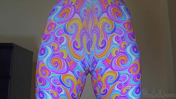 Blonde reveals huge camel toe pussy while tight shorts try on haul