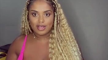 A camgirl folgosa fala um pouco sobre seus conteúdos amadores