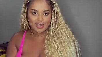 A camgirl folgosa fala um pouco sobre seus conteúdos amadores