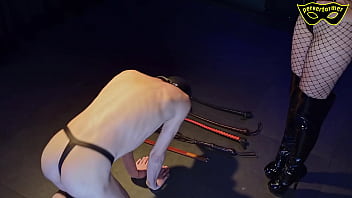 Slave must endure 18 different whips for sexy cat