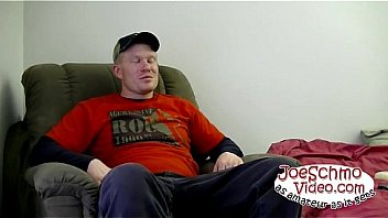 Beefy Amateur Sucked Off By Old Gay thumbnail