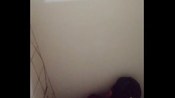 Encontrado Chupandoselo En Baño Público thumbnail