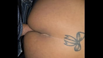 O cara atrás do gloryhole não deu conta tive que pedir para o meu marido me fazer gozar