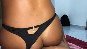 A garota do job veio me visitar e levou pica na bucetinha