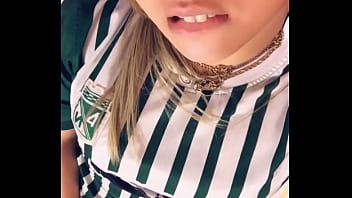 Rosando con el chupete en su vagina