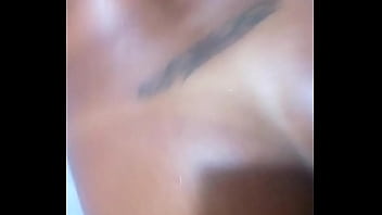 Noite no chuveiro tomando banho Noite no chuveiro tomando banho