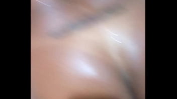 Noite no chuveiro tomando banho