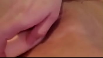 Emy angel la jeune qui se touche