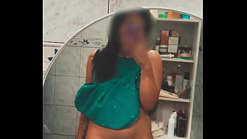 μe calienta ver mi cuerpo en el espejo