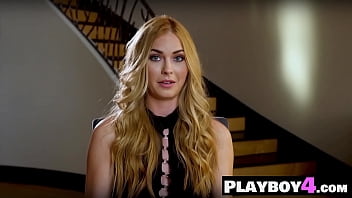 Sexy milf shows nice body