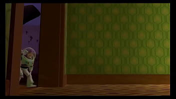 Buzz cai de cu na boca pra consegui ser cadeirante