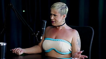 Tem um público misto é milf pegou um que brochou e já passou muita raiva por isso escolhe suas batalhas just joana watch sheer red