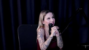 Tem um público misto é milf pegou um que brochou e já passou muita raiva por isso escolhe suas batalhas just joana watch sheer red