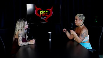 Tem um público misto é milf pegou um que brochou e já passou muita raiva por isso escolhe suas batalhas just joana watch sheer red