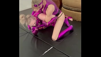 Sindel v sindel mortal kombat hot girl tussle lift & carry