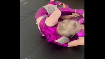 Sindel v sindel mortal kombat hot girl tussle lift & carry