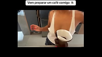Come prepare a coffee with me ️vem preparar um café comigo#brazilian #housewife #sexy #luna #coffee #cafe #hot #go
