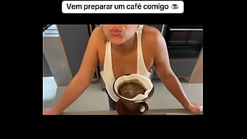 Come prepare a coffee with me ️vem preparar um café comigo#brazilian #housewife #sexy #luna #coffee #cafe #hot #go