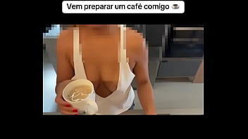 Come prepare a coffee with me ️vem preparar um café comigo#brazilian #housewife #sexy #luna #coffee #cafe #hot #go