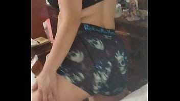 She twerking in mirror