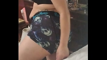 She twerking in mirror