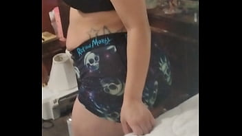 She twerking in mirror