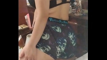 She twerking in mirror