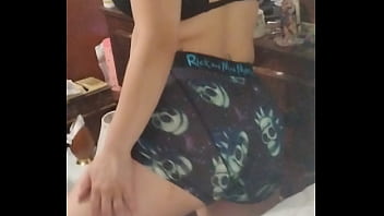 She twerking in mirror