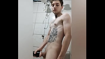 Metendo de lado no masturbador