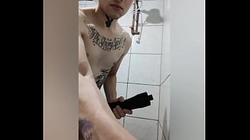 Metendo de lado no masturbador