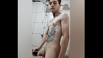 Metendo de lado no masturbador