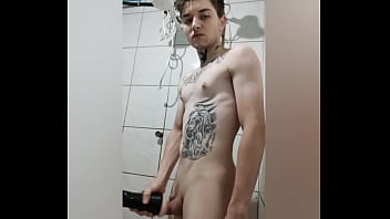 Metendo de lado no masturbador