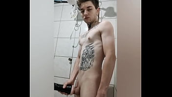 Metendo de lado no masturbador