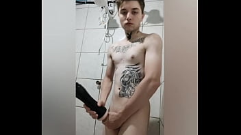 Metendo de lado no masturbador