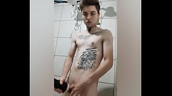 Metendo de lado no masturbador