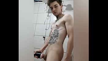 Metendo de lado no masturbador