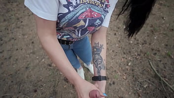 I flashed my cock to a lonely girl in the forest and she helped me cum