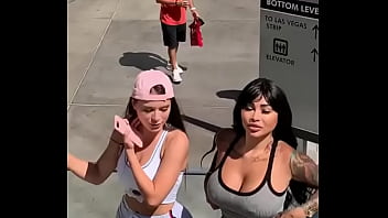 Tangas en plaza comercial