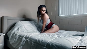 Horny babe pleased perverted guy