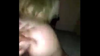 Loirinha cavalgou no amigo